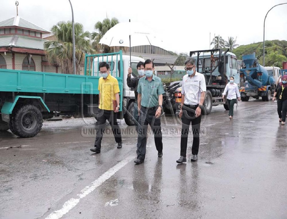 Lawatan Menteri Pengangkutan Sarawak ke PUSPAKOM Kuching